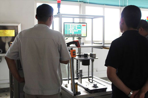 艾普智能儀器—新能源汽車電機測試設(shè)備驗收現(xiàn)場